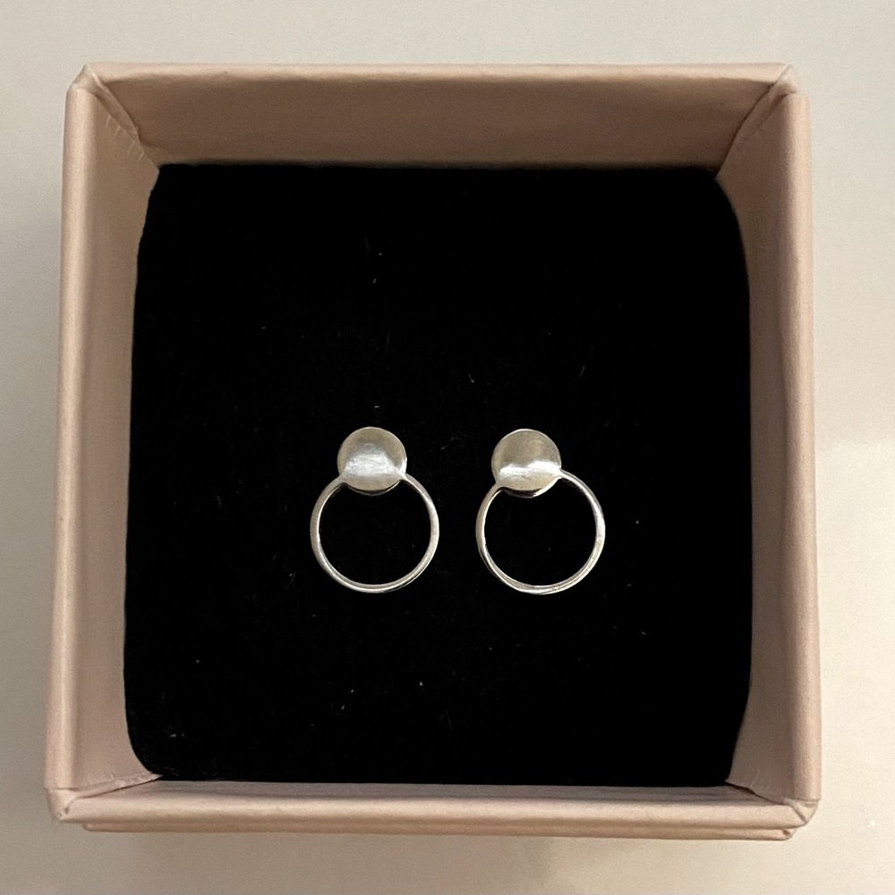 Minimalist Circular Design Earrings - Picture 3 of 3